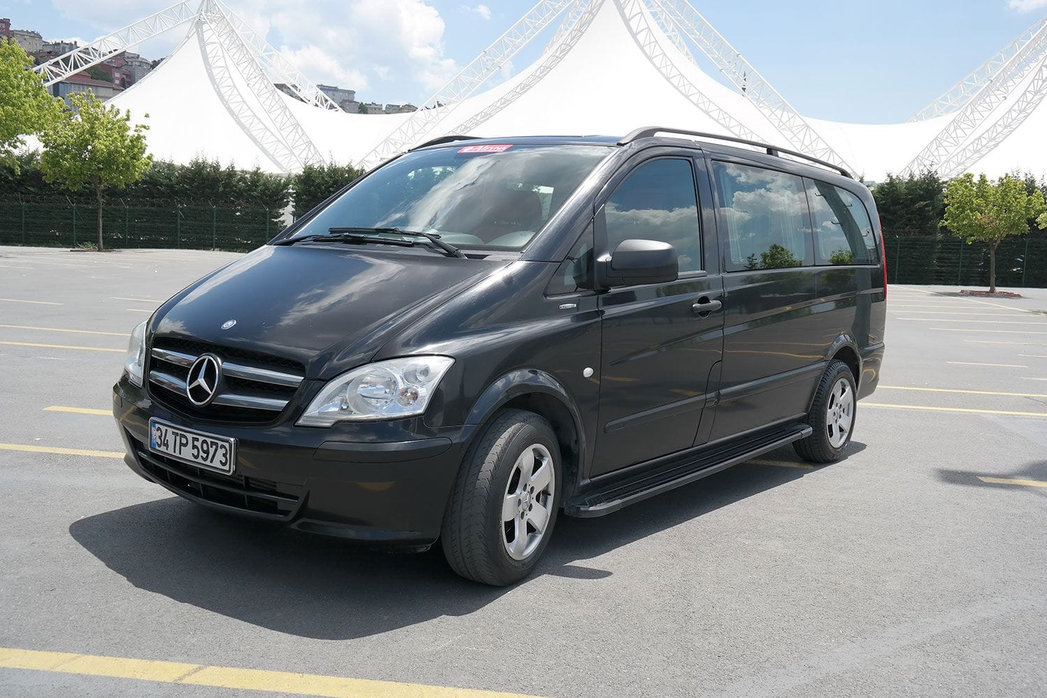 vito-mercedes-04-1 Benz Vito with Guide-Driver
