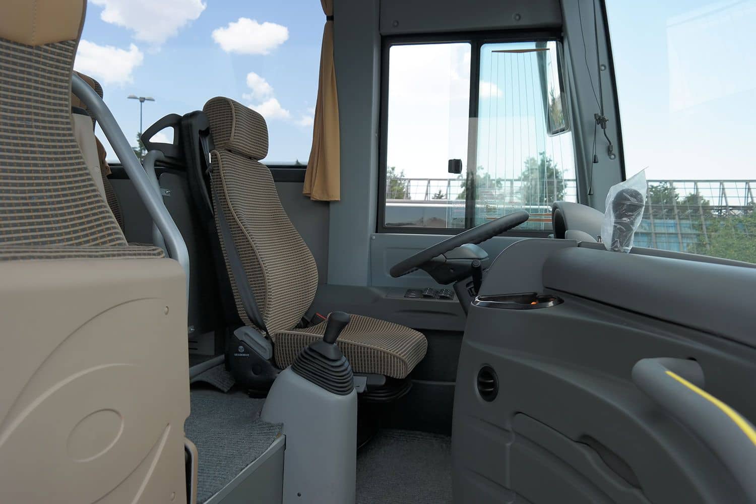 big_6_isuzu-06-2 Rent a Midibus 27 seats