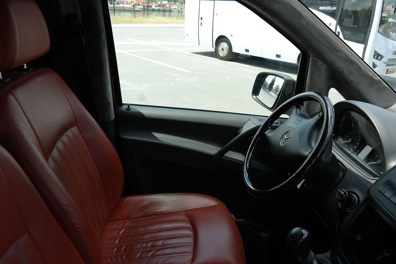 vito-mercedes-06 Benz Vito with Guide-Driver